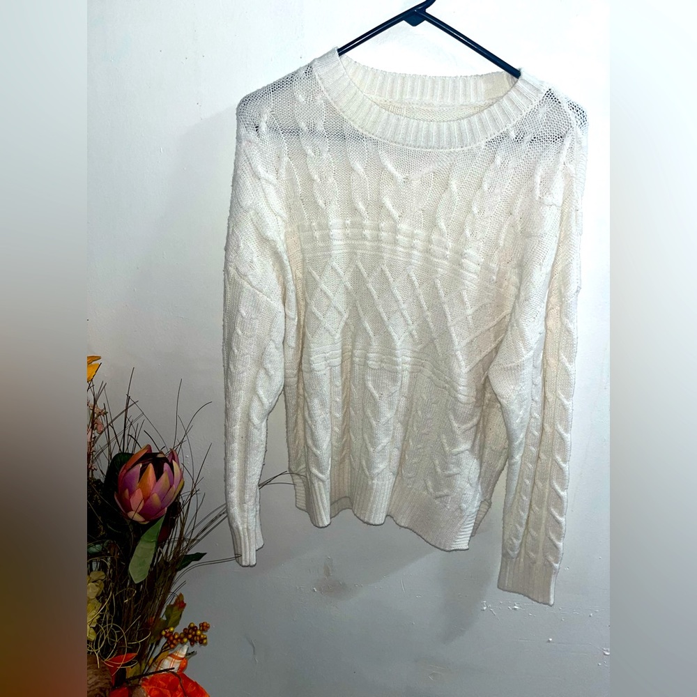 Women’s White Sweater Brand Unknown